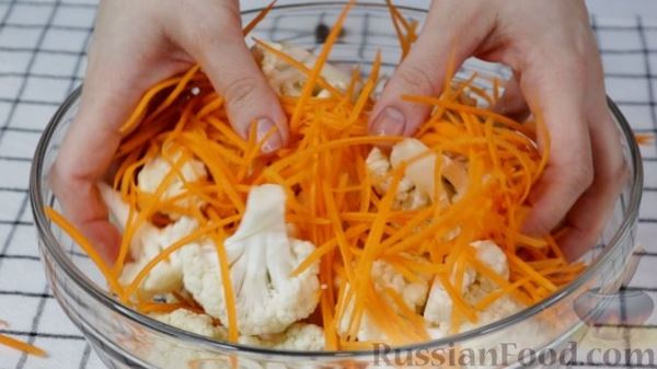 Маринованная цветная капуста с морковкой по-корейски