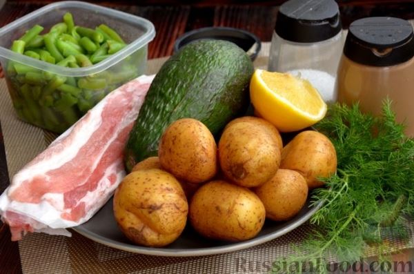 Салат с картофелем, авокадо, стручковой фасолью и беконом