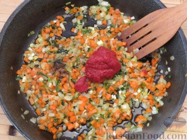 Картофельный суп с индейкой, оливками и зелёным луком