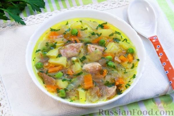 Куриный суп с зелёным горошком и капустой