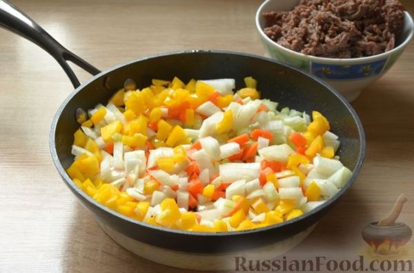Томатный суп с фаршем и овощами