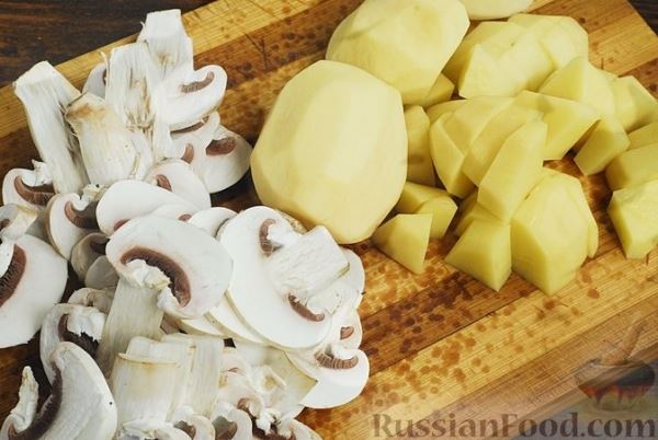 Тушёная картошка с тефтелями и грибами